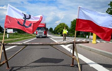 Поляки розблокували пункт пропуску на кордоні з Україною Поляки розблокували пункт пропуску на кордоні з Україною