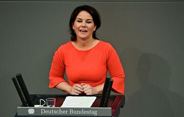 Глава МИД Германии не согласна, что Берлин недостаточно помогает Украине  