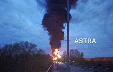 В России заявили, что после атаки дронов горит НПЗ в Смоленской области: фото, видео В России заявили, что после атаки дронов горит НПЗ в Смоленской области: фото, видео