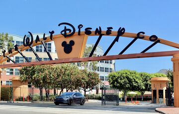 9 тысяч женщин подали в суд на Disney - говорят, что им платили меньше, чем мужчинам