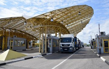 Польша в понедельник перекроет один из пунктов пропуска на границе с Украиной Польша в понедельник перекроет один из пунктов пропуска на границе с Украиной