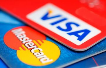 Mastercard и Visa запретили пользоваться их картами на PornHub: в чем причина