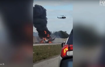 В США на шоссе упал самолет, есть погибшие: видео В США на шоссе упал самолет, есть погибшие: видео
