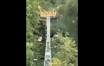 В российском городе оборвалась канатная дорога (видео)