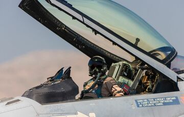 Українські пілоти завершують навчання на F-16 Українські пілоти завершують навчання на F-16