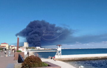 Нефтебаза в Феодосии горит уже третий день: фото, видео Нефтебаза в Феодосии горит уже третий день: фото, видео