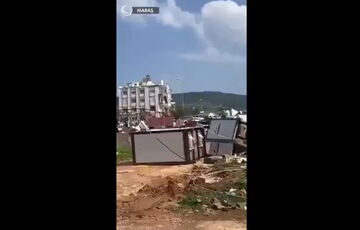 Мощный шторм в Турции уничтожил палаточный городок жертв землетрясения: видео