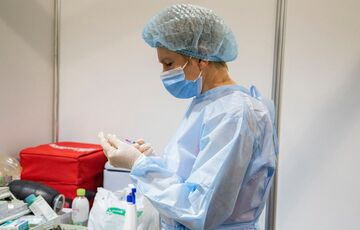 Україна переходить на п'ятий етап вакцинації Україна переходить на п'ятий етап вакцинації