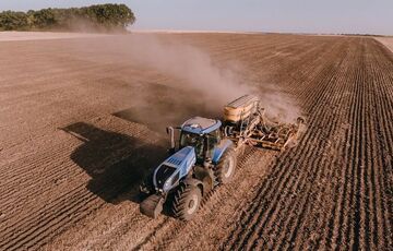 В Херсонской области трактор наехал на российскую мину