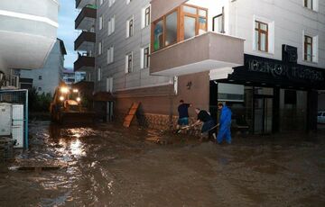 Города под водой: на Турцию обрушилось мощное наводнение