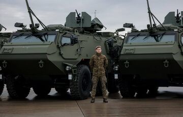 Украина получила от Латвии 21 бронетранспортер Patria 6x6