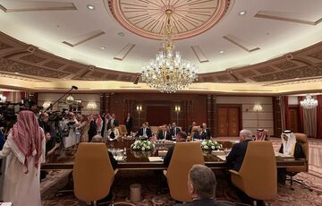 Туск підтримав Україну на переговорах у Саудівській Аравії Туск підтримав Україну на переговорах у Саудівській Аравії