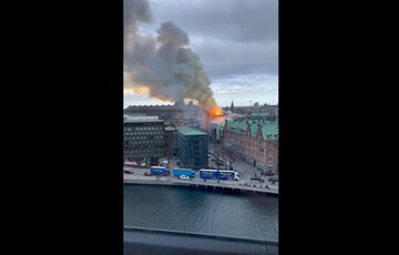 У Копенгагені палає найстаріша у світі біржа: відео