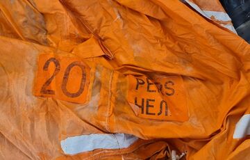 У Чорному морі виловили пліт з речами із затонулого крейсера ”Москва”: фото У Чорному морі виловили пліт з речами із затонулого крейсера ”Москва”: фото