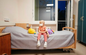 Вісім дітей з ”Охматдиту” вирушили на лікування до Німеччини