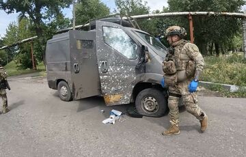 Российские дроны атаковали эвакуационный автомобиль в Покровске