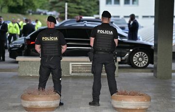 Покушение на Фицо: премьера прооперировали, угрозы его жизни нет