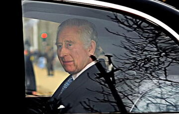 На фоні чуток про смерть короля Чарльза ІІІ у Букінгемському палаці показали його нові фото