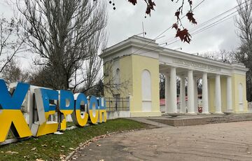 Російські військові атакують Херсон дронами: є постраждалі