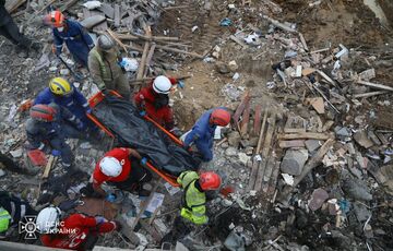 До 12 людей зросла кількість загиблих під час атаки на Київ: фото