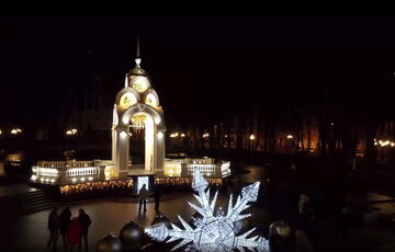 Харків вперше з початку вторгнення прикрасили до Різдва та Нового року - Росія одразу ж обстріляла місто