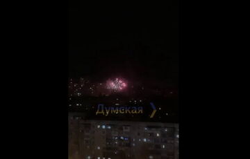 В Одессе неадекваты запускали фейерверки во время обстрела центра города: видео В Одессе неадекваты запускали фейерверки во время обстрела центра города: видео