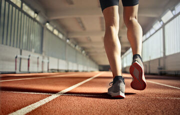 Ученые установили, сколько спать, сидеть и ходить в день должен человек