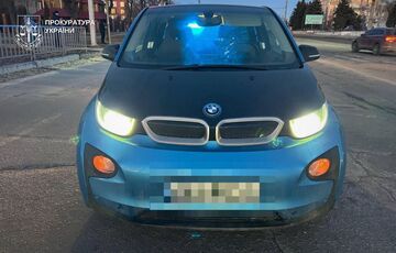 В Кривом Роге судья за рулем BMW сбила ребенка на регулируемом пешеходном переходе