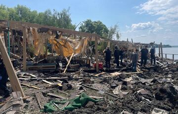 Серед загиблих є вагітна: у поліції розповіли подробиці удару по базі відпочинку під Харковом Серед загиблих є вагітна: у поліції розповіли подробиці удару по базі відпочинку під Харковом