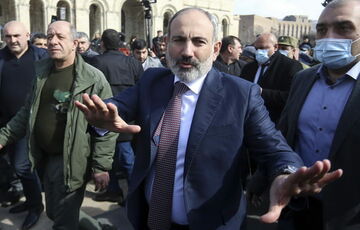 Криза в Вірменії: прем'єр міністр звільнив главу Генштабу