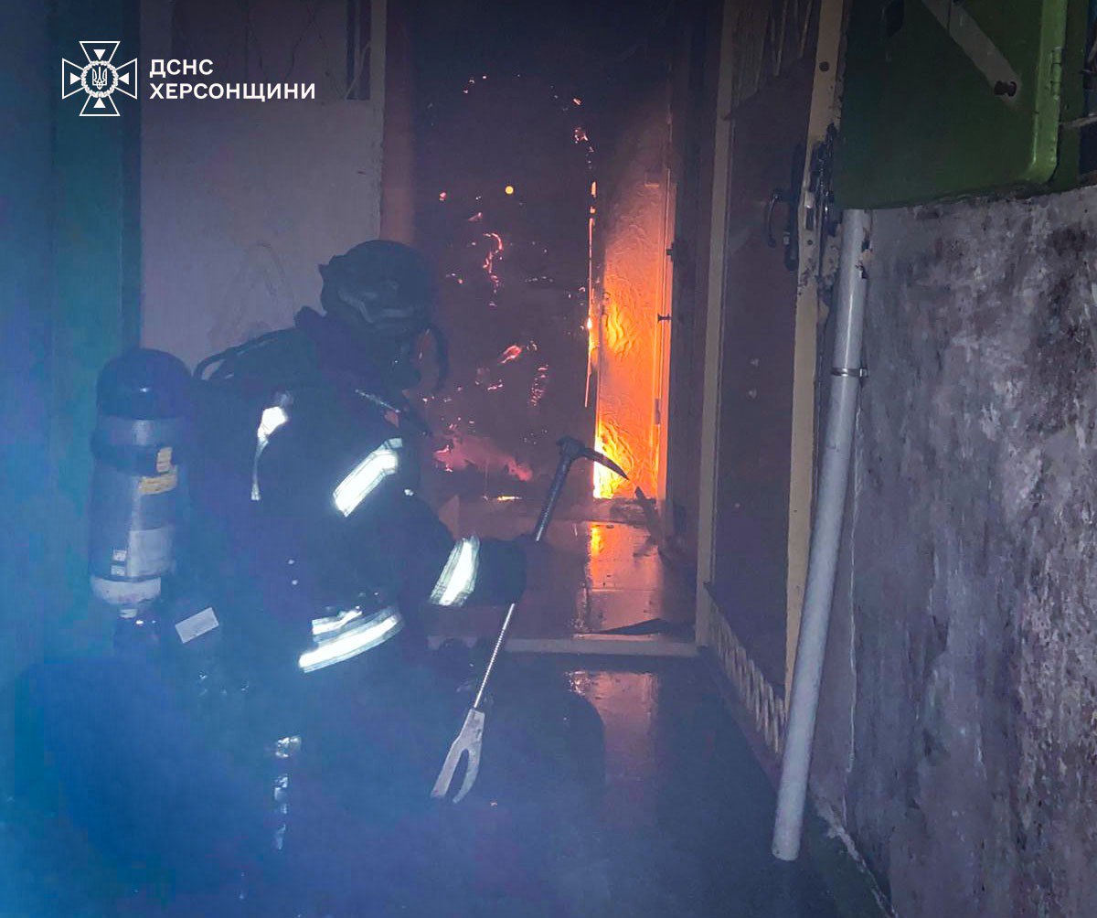Две женщины погибли в результате российского обстрела Херсона (фото) — фото 11