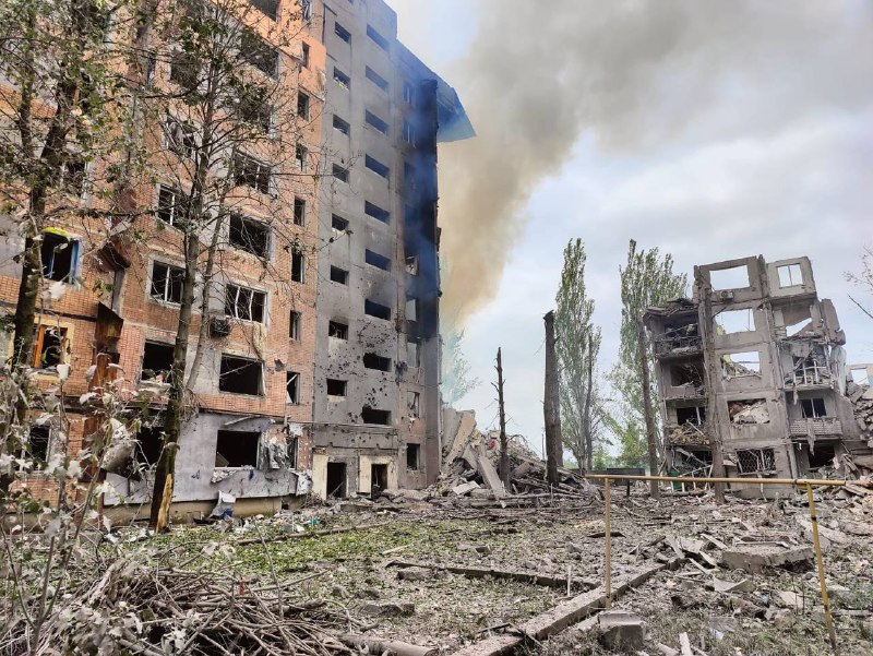 В Авдеевке ракета полностью разрушила жилой дом: под завалами люди (фото) — фото