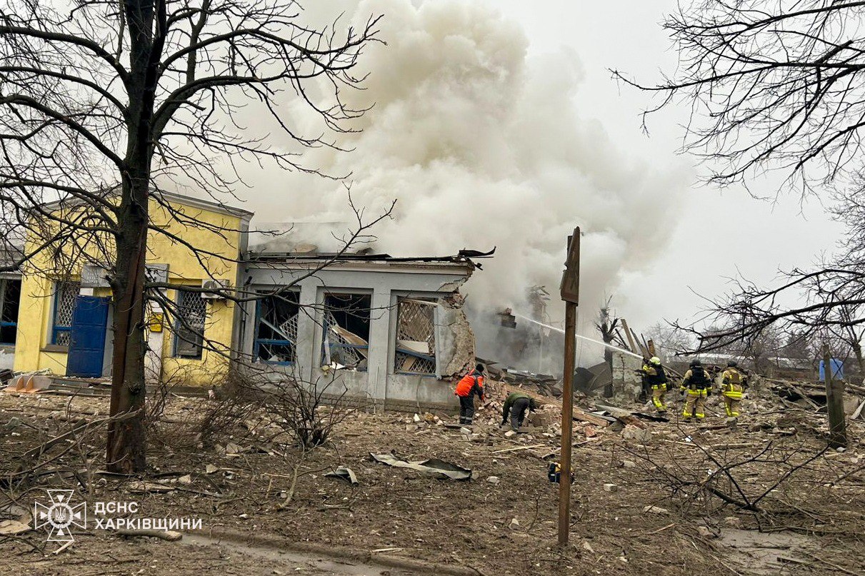 Появились кадры последствий удара по городу Златополь: пострадали 11 человек — фото 14
