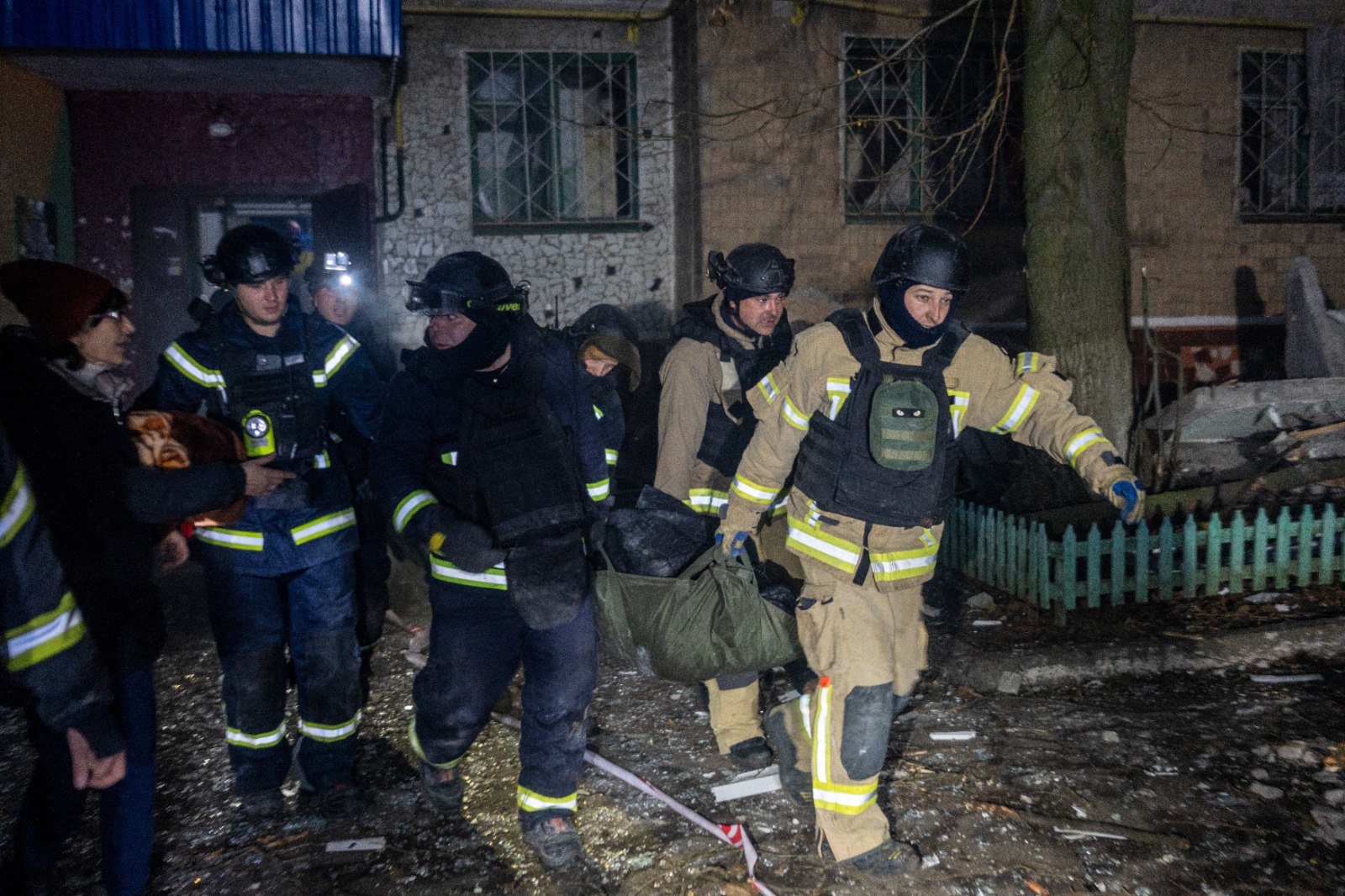 У Краматорську російський БПЛА влетів у житлову дев'ятиповерхівку: кількість жертв зросла до 2 — фото 4
