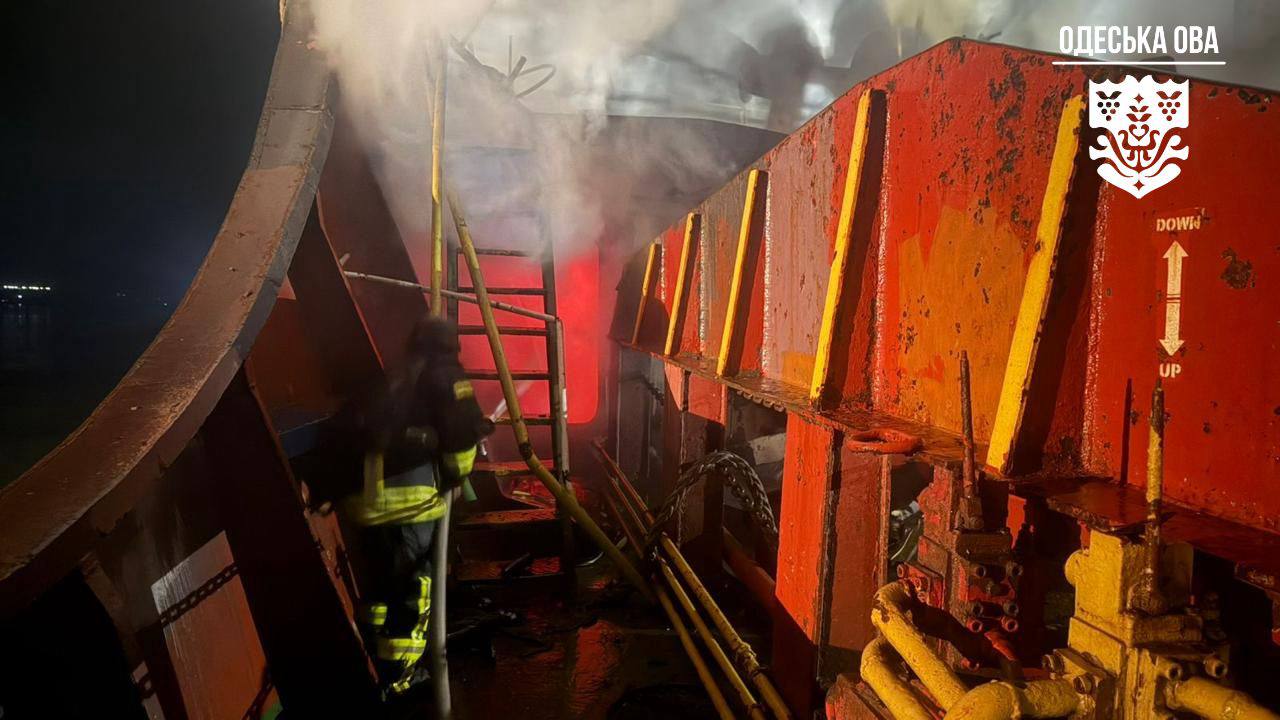 Россияне атаковали Одесскую область: поврежден сухогруз, склады и жилые дома — фото 6