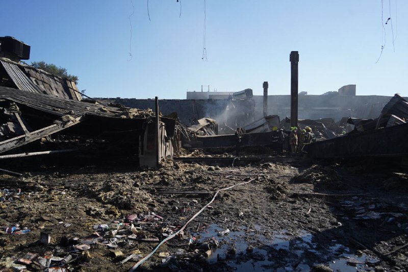 Ракетный удар по ТРЦ в Кременчуге: количество жертв стремительно растет — фото 10