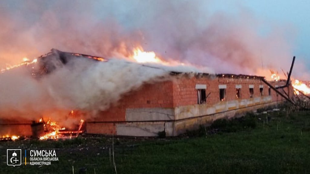На Сумщині горіла ферма з тваринами через російський обстріл — фото 1