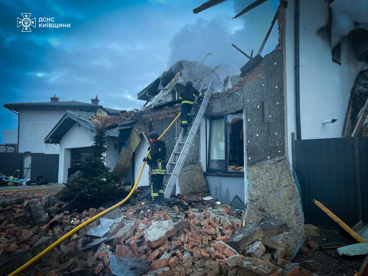 Число постраждалих у Києві зросло до 4 осіб, в області загинула жінка — фото 2