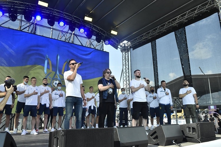 Збірна України повернулася з Євро-2020 — фото