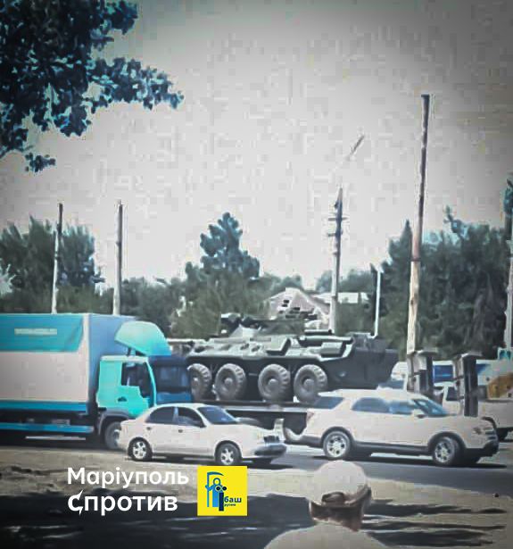 У Маріуполі помітили великий рух російської військової техніки у бік Бердянська: фото — фото