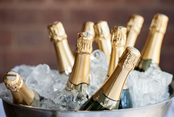4 августа - День рождения шампанского