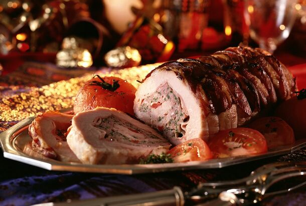 Свинина с черносливом и курагой в духовке на Новый Год