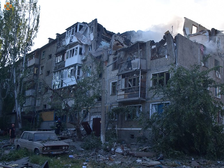 Ракетный удар по жилому дому в Николаеве: число жертв растет (фото, видео) — фото 4