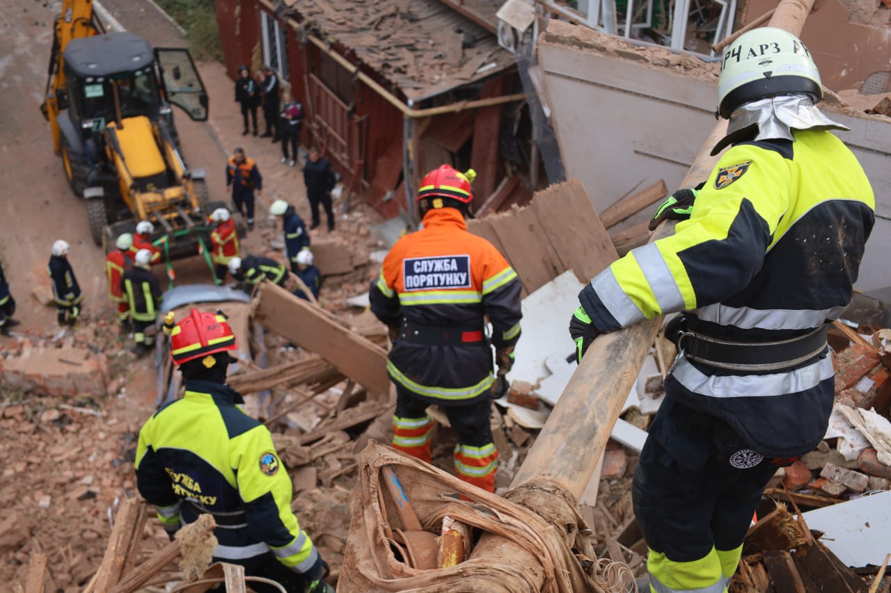 Удар по жилому дому в Харькове: спасатели завершили работы — фото 1