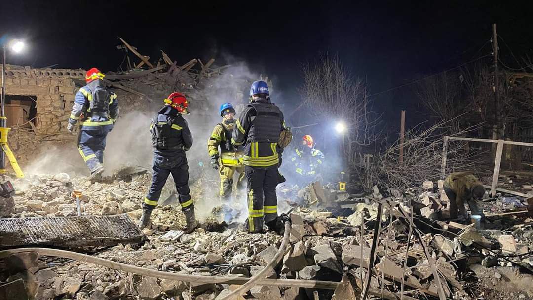 Россия нанесла удар по Покровскому району: погибли 11 человек, из них 5 детей (фото) — фото