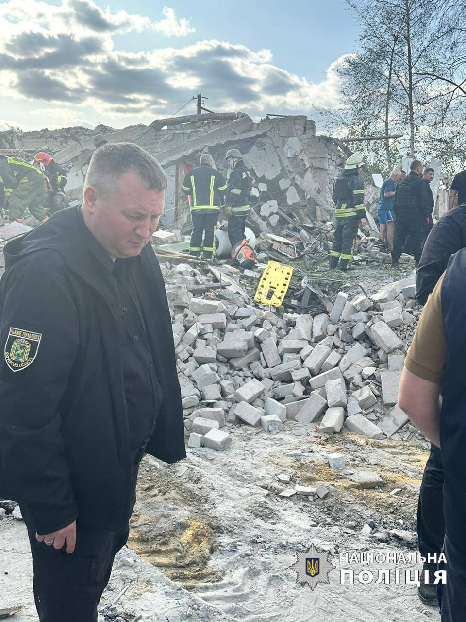 Росія вдарила по кафе в селі Гроза ”Іскандером”: зростає кількість жертв — фото 3