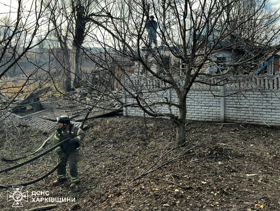 Росіяни завдали авіаудару по житлових будинках у Харківській області: фото — фото 2