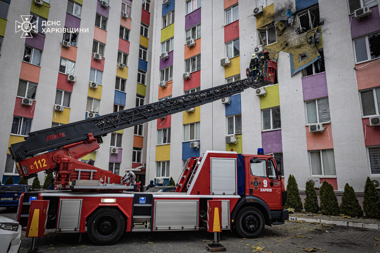 Росіяни вдарили по Харкову новим дроном ”Молния-1”: кадри наслідків — фото 6