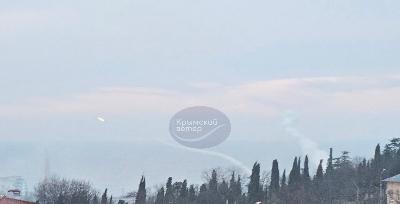 У Криму пролунала серія вибухів: стало відомо, куди був приліт — фото