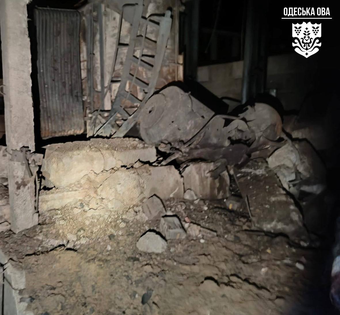 Россияне атаковали Одесскую область: поврежден сухогруз, склады и жилые дома — фото 4